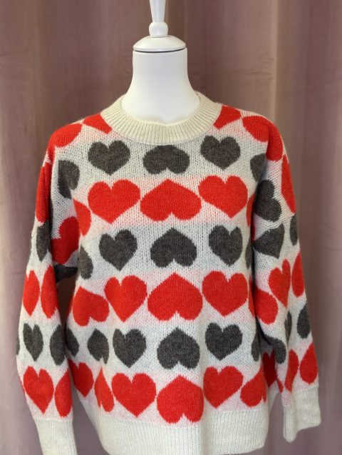 Wollpullover mit Herzen